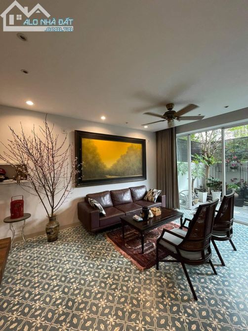 Định Cư Bán Biệt Thự 4 Tầng cực đẹp đường Quốc Hương Thảo Điền 350m2 - 1