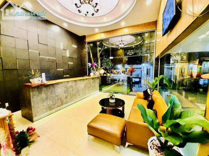 10 x 25m, biệt thự 3 lầu - sân đậu ô tô - đường CMT8 - Tân Bình (giá 40 tỷ TL) - 1