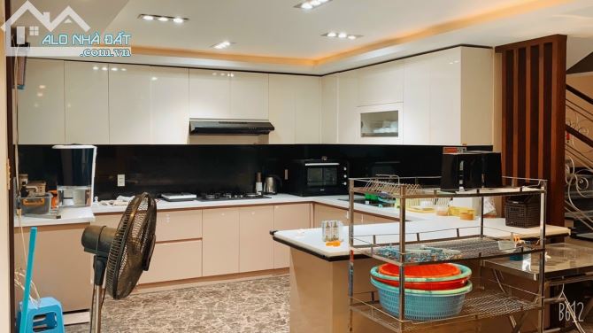 Bán biệt thự đường Hoàng Hoa Thám q.Bình Thạnh - DT 8*20 - 5 tầng - HĐT 100tr - giá 22.8 t - 1