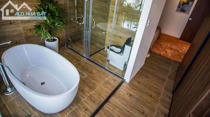 BÁN căn hộ dịch vụ Quận 2, hđt 400 tr/th, 11 x 29 m( nở hậu 18m),hầm ,5 lầu,st, Giá 60 tỷ - 3