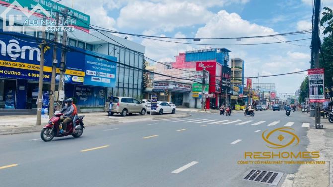Bán nhà 2 lầu đường Phạm Văn Thuận, 7,5x38= 268m2. Ngay Coopmark. Giá 28,5 tỷ - 1