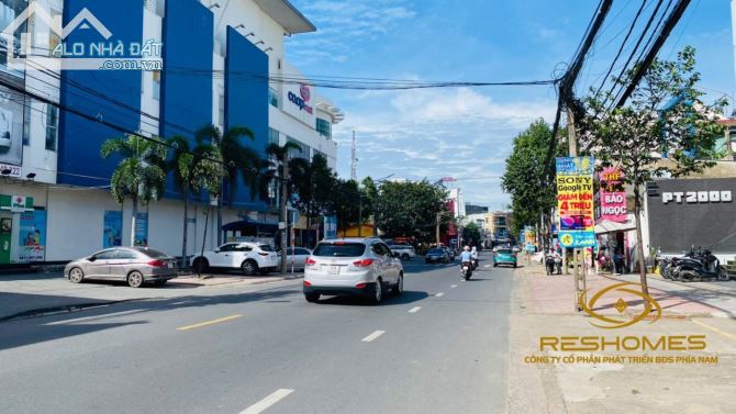 Bán nhà 2 lầu đường Phạm Văn Thuận, 7,5x38= 268m2. Ngay Coopmark. Giá 28,5 tỷ - 2