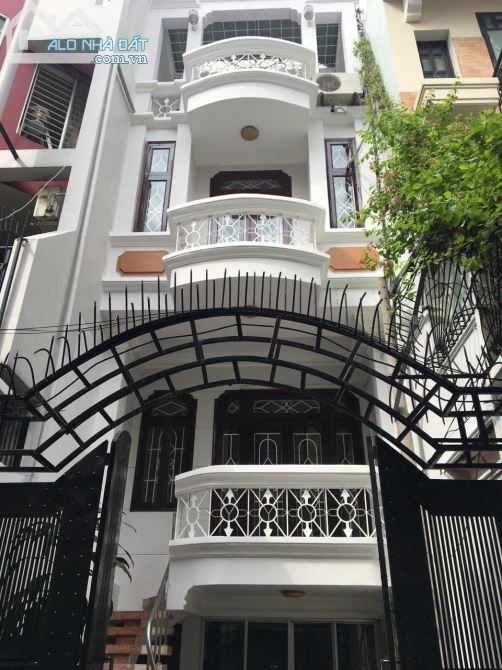 Bán gấp nhà mặt phố đường Trần Thiện Chánh- 3/2 P12, Q.10, DT 4.5x25m, 3 lầu, Giá chỉ 25 t