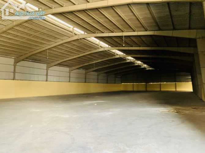 Cho thuê nhà xưởng,kho chứa  diện tích 2.100m2 trong kcn đồng văn 2