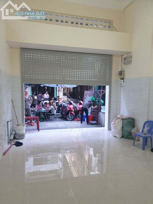 [Q.5] Kẹt tiền !!! bán gấp nhà MT phùng hưng – P14 - dt: 68m² - giá 8,2 tỷ - 2 lầu.