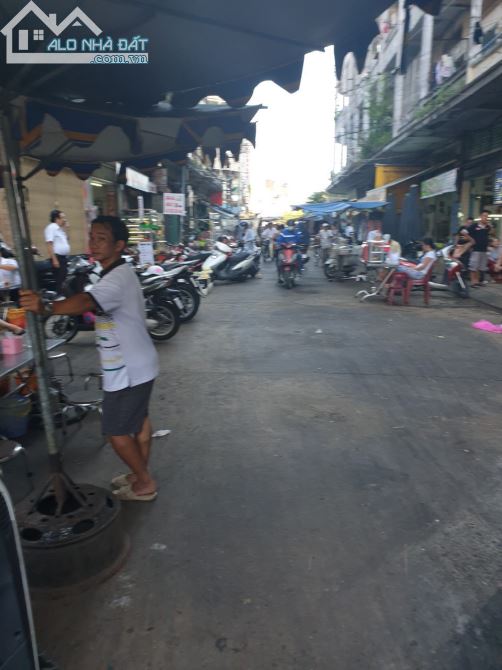 [Q.5] Kẹt tiền !!! bán gấp nhà MT phùng hưng – P14 - dt: 68m² - giá 8,2 tỷ - 2 lầu. - 1