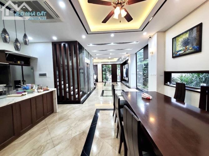 BÁN BIỆT THỰ XANH 6TẦNG X 196M2 GIỮA LÒNG THÀNH PHỐ - 1 HẦM 5 NỔI THANG MÁY - 3