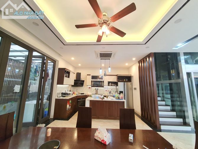 BÁN BIỆT THỰ XANH 6TẦNG X 196M2 GIỮA LÒNG THÀNH PHỐ - 1 HẦM 5 NỔI THANG MÁY - 5