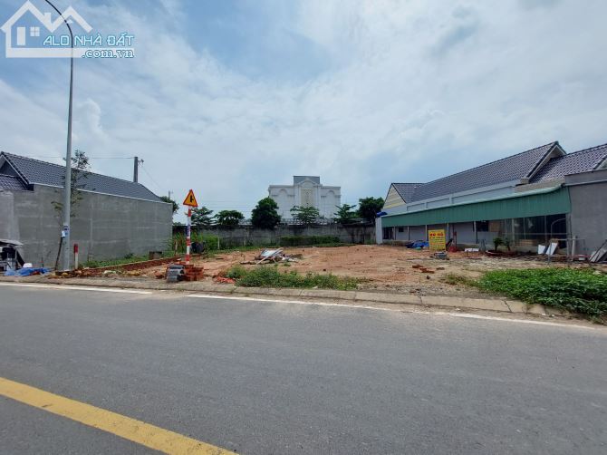 Bán nền đất 24x20m mặt tiền nhựa Nguyễn Thị Hạnh, Đức Lập Thượng , Đức Hòa giá 4.9 tỷ