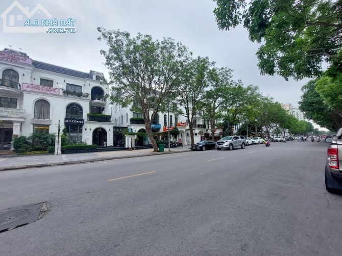 BÁN SIÊU BIỆT THỰ 4TẦNG X 400M2 4 MẶT THOÁNG NGOẠI GIAO ĐOÀN  - 2 MẶT ĐƯỜNG Ô TÔ - 2