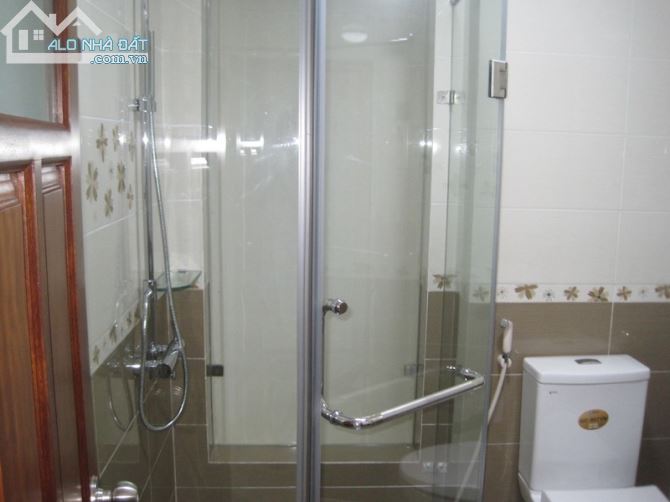 Cho thuê căn hộ chung cư thang máy đủ tiện nghi phố Đào Tấn, gần Nguyễn Khánh Toàn. - 4