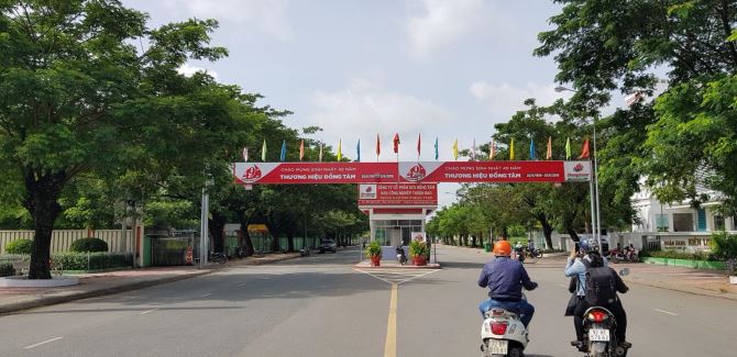 Đất MT Nguyễn Trung Trực. KDC Hoàng Long. Gần Chợ Thuận Đạo.  DT 100m2. SHR - 1