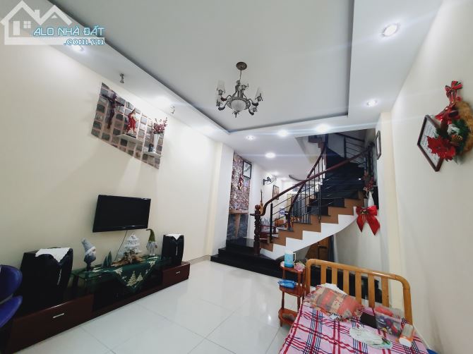 BÁN NHÀ HẺM 105 NGUYỄN TƯ GIẢN 1T2L 100M2 HXT  NHỈNH 7TỶ  F12 GV  LH - 3