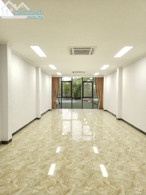 Bán nhà phố Giải Phóng quận Hoàng Mai, Gara ô tô, Thang máy, 66m2 x 6T, Giá 17 tỷ