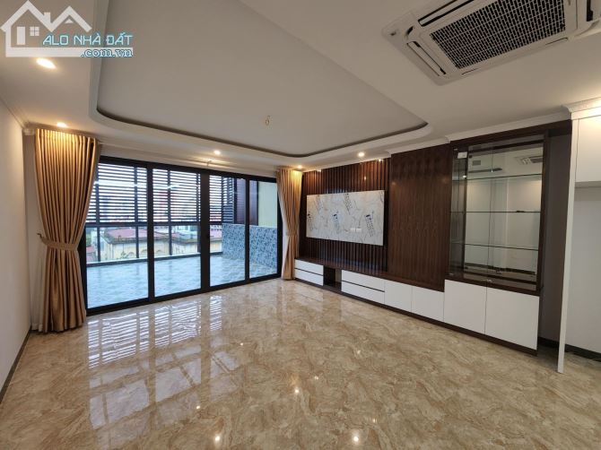 Bán nhà phố Giải Phóng quận Hoàng Mai, Gara ô tô, Thang máy, 66m2 x 6T, Giá 17 tỷ - 2