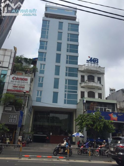Bán tòa Building 2 mặt tiền NGUYỄN THỊ MINH KHAI, Q.3, DT:15x36m, XD 2 hầm 14 lầu