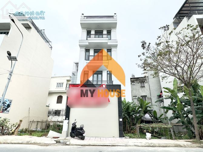 🏡ĐÚNG ĐỈNH toà nhà mới xây ngay TRẦN NÃO  400M2