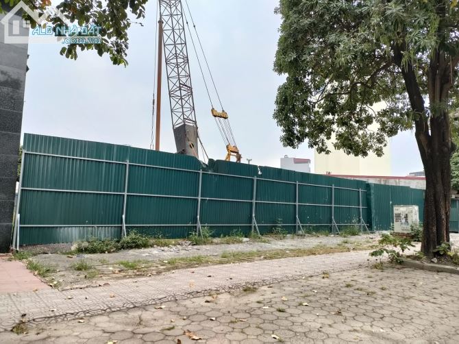 Bán mảnh đất 2 mặt phố Lê Trọng Tấn Hà Đông 1050m2, MT: 28m, Giá 250 tỷ