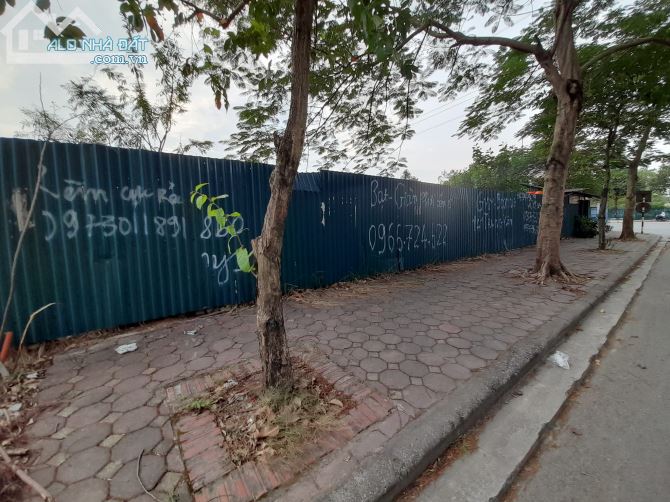 Bán mảnh đất 2 mặt tiền mặt đường Tố Hữu, Hà Đông DT 1250m2, MT: 40m, Giá 100 tỷ