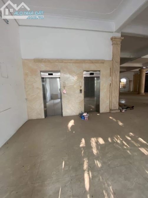 HIẾM CÓ 1 0 2 BÁN VĂN PHÒNG HOÀNG MAI 1300 M2