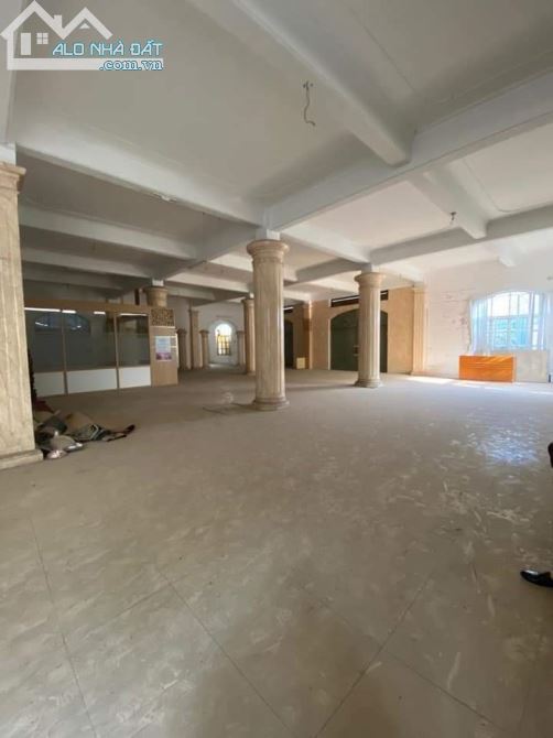 HIẾM CÓ 1 0 2 BÁN VĂN PHÒNG HOÀNG MAI 1300 M2