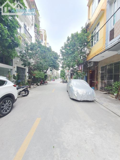 Bán nhà kinh doanh Phố Đỗ Quang - Cầu Giấy, dt 96m2 x 7 tầng 1 hầm, mt 7,6m