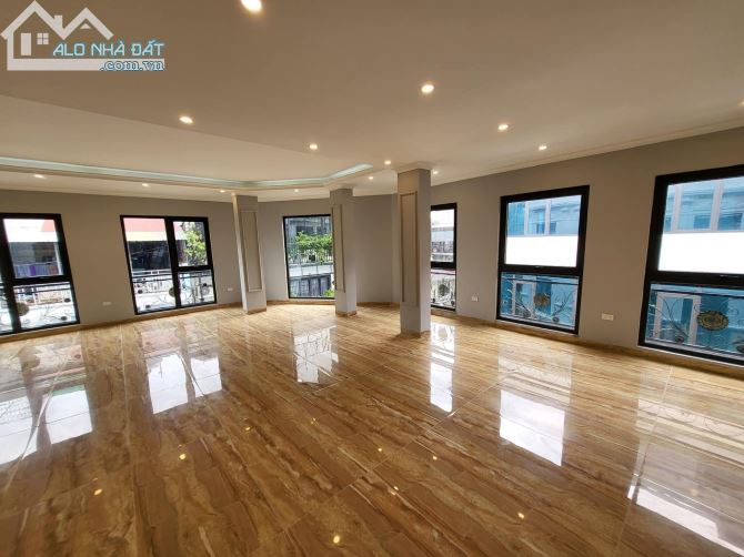 SIÊU PHẨM ĐỘI CẤN BA ĐÌNH -  NHÀ MỚI ĐẸP - GARA- NỘI THẤT THANG MÁY CAO CẤP - 80m2 8 TẦNG