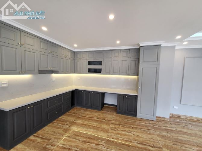 SIÊU PHẨM ĐỘI CẤN BA ĐÌNH -  NHÀ MỚI ĐẸP - GARA- NỘI THẤT THANG MÁY CAO CẤP - 80m2 8 TẦNG - 4