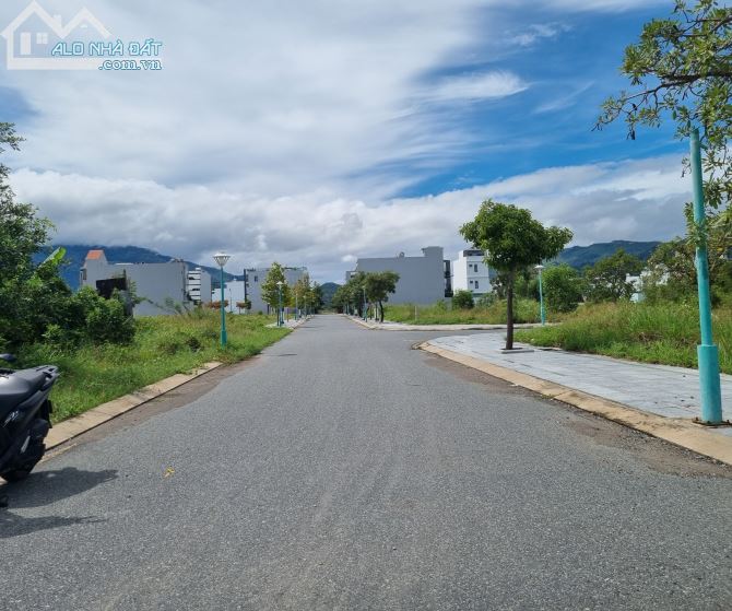 Bán đất Khu đô thị Hoàng Long - trung tâm Nha Trang 2,84t