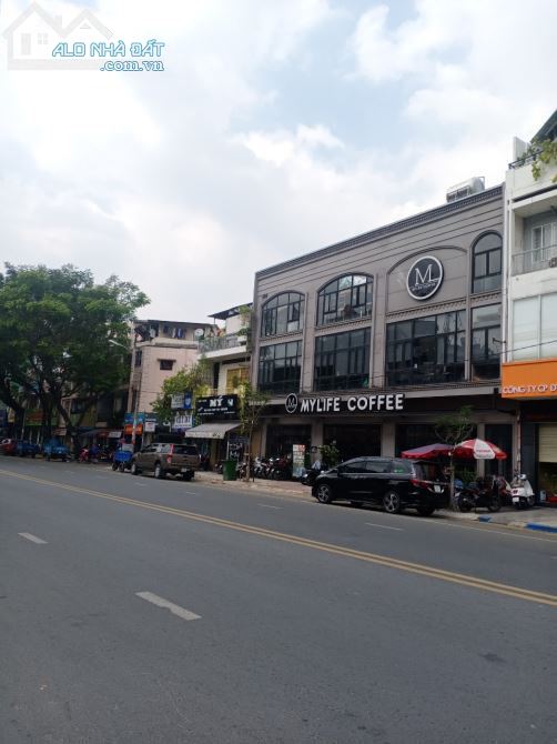 BÁN NHÀ MẶT TIỀN TRẦN NÃO- NGUYỄN VĂN HƯỞNG DIỆN TÍCH LỚN QUẬN 2