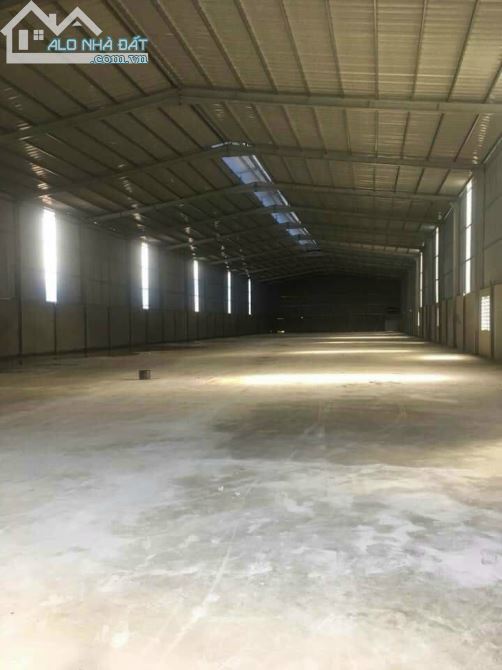 Cho thuê 8.000 m2 kho xưởng khung thép cao 7m  tại km số 14 mặt Đại Lộ Thăng Long
