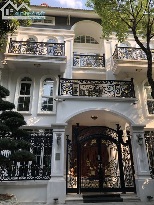 Cho thuê biệt thự tại KĐT Nam Cường – Phạm Văn Đồng .DT :220 M * 4 Tầng +1 hầm . MT: 10 M.
