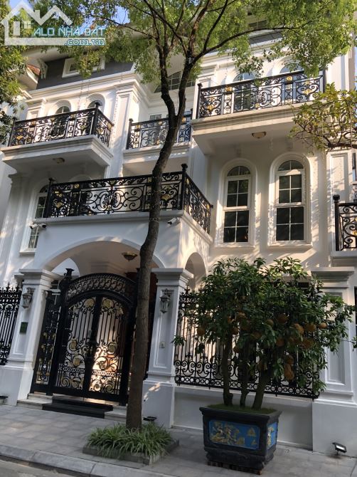Cho thuê biệt thự tại KĐT Nam Cường – Phạm Văn Đồng .DT :220 M * 4 Tầng +1 hầm . MT: 10 M. - 1
