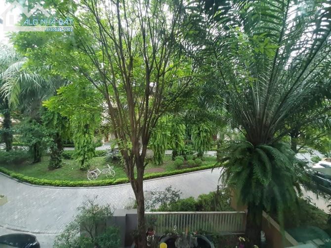 Bán BT Palm Garden diện tích 209m2, 3 tầng Mặt Tiền 11m view công viên, giá 34 Tỷ