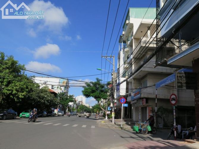 Bán nhà mặt tiền  Nguyễn Đình Chiểu P.1 - Quận 3, DT (12x16m), KC : 4 tầng - 1