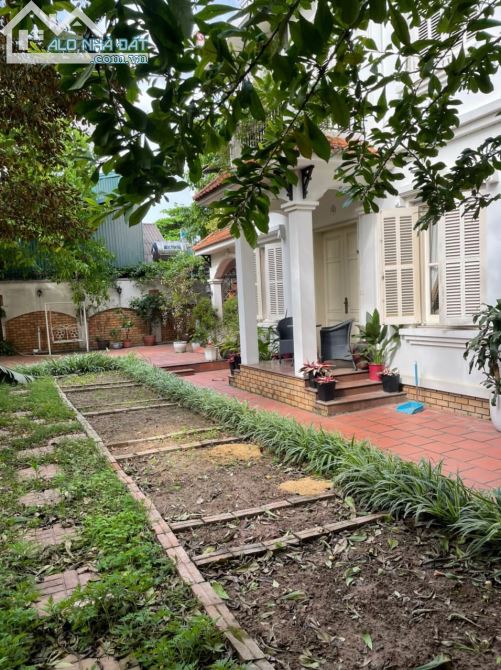 BÁN BIỆT THỰ  3 TẦNG X 300M2 - GIÁP NGÃ TƯ VÕ CHÍ CÔNG LẠC LONG QUÂN - VỊ TRÍ ĐẮC ĐỊA - 2