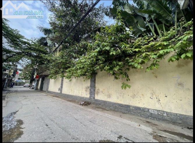 BÁN BIỆT THỰ  3 TẦNG X 300M2 - GIÁP NGÃ TƯ VÕ CHÍ CÔNG LẠC LONG QUÂN - VỊ TRÍ ĐẮC ĐỊA - 5