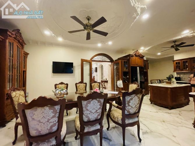 Biệt thự siêu VIP hẻm 48 Hồ Biểu Chánh 11x26m trệt 3 lầu thang máy chỉ 55 tỷ