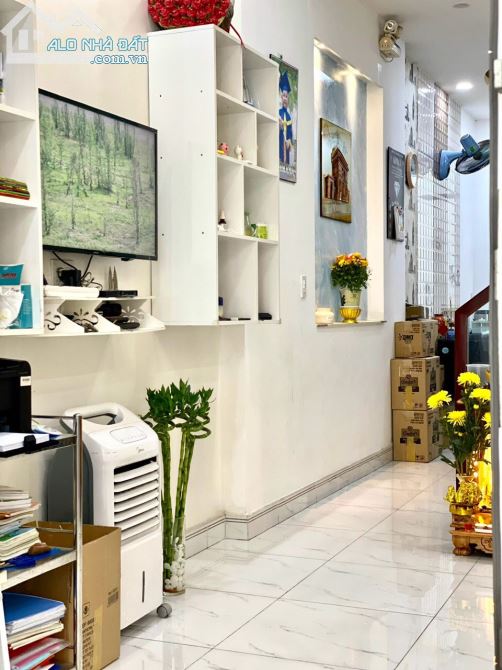 Bán Nhà 3 Tầng Đường số 1 Lý Phục Man, DT: 4 x 18, Giá: 9 Tỷ, có nội thất - 1