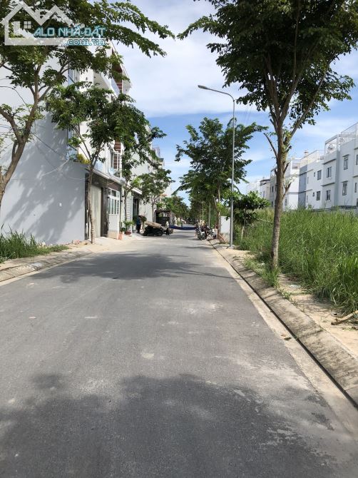Bán đất sổ hồng riêng Huỳnh tấn phát Ngay thị trấn nhà bè , DT: 5x16 = 80m2 Giá 40tr/m2 - 2