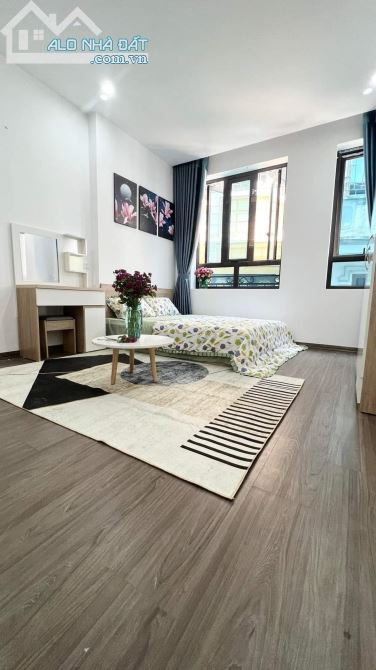 BÁN NHÀ CẦU GIẤY - CĂN HỘ DÒNG TIỀN - ĐẸP LONG LANH - 9 NGỦ KHÉP KÍN - DÒNG TIỀN 500TR/NĂM
