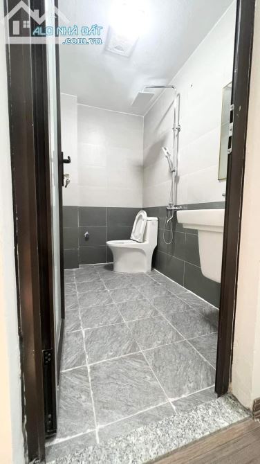 BÁN NHÀ CẦU GIẤY - CĂN HỘ DÒNG TIỀN - ĐẸP LONG LANH - 9 NGỦ KHÉP KÍN - DÒNG TIỀN 500TR/NĂM - 2