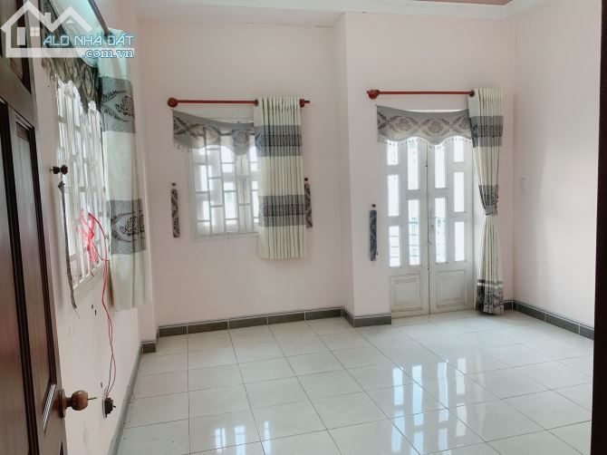 Hơn 9 tỷ Mặt Tiền KInh Doanh Đỉnh Lạc Long Quân, Vip Tân Bình 54m2,Ngang 5m, Vuông.