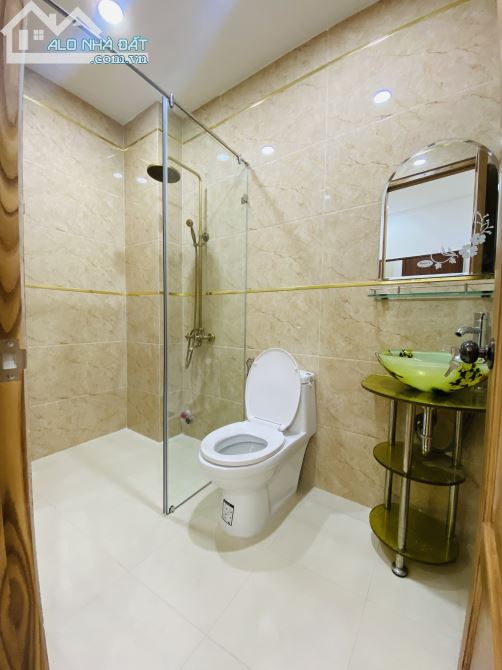 Góc 2 Mặt Tiền Hẻm 8m- CMT8- Kế Q.3- 62m2(4X16)- 6Tầng- Kinh Doanh Đỉnh-ÔTô Đỗ Trong Nhà