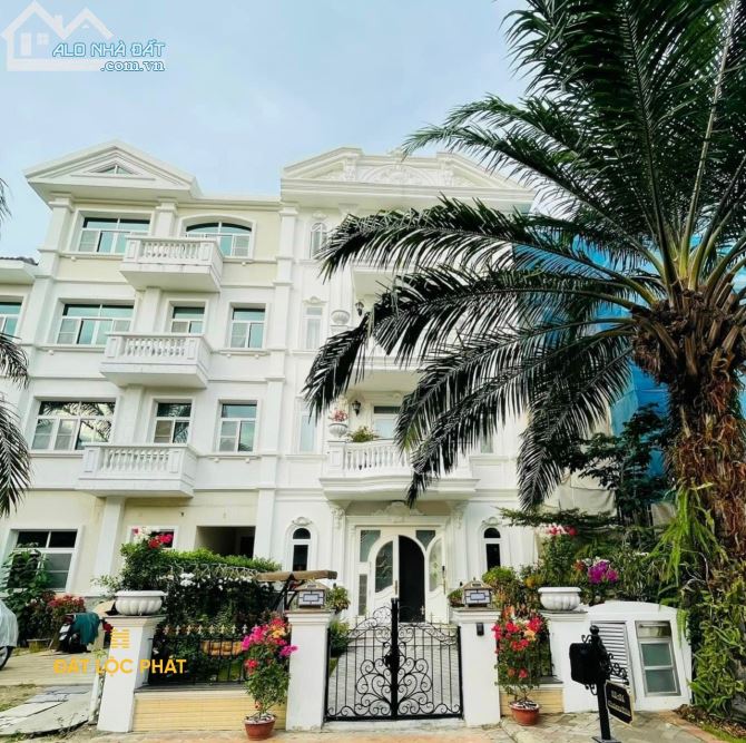 Biệt thự Chateau  - phú mỹ hưng quận 7 - 7.5x26m - 4 tầng chỉ 75 tỷ giá tốt nhất