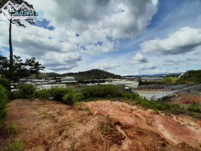 Bán đất 2 mặt tiền view cao và đẹp, sổ riêng gần mặt tiền trung tâm Đà Lat