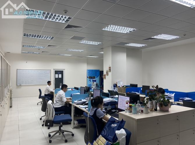 Cho thuê  (Biệt Thự) lô góc,Trung Yên 11,Trung Hòa	Dt 200m,3 tầng nổi,1hầm,Giá 50tr/th. - 1