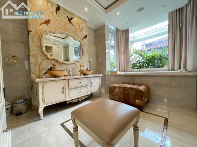 Bán nhanh biệt thự đơn lập cao cấp, có hồ bơi , khu cảnh đồi Phú Mỹ Hưng - 2