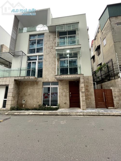 Cho thuê biệt thự siêu đẹp Đốc Ngữ - Quần Ngựa, DT 130m2 x 5 tầng, MT 6m ô tô đỗ cửa. 25tr