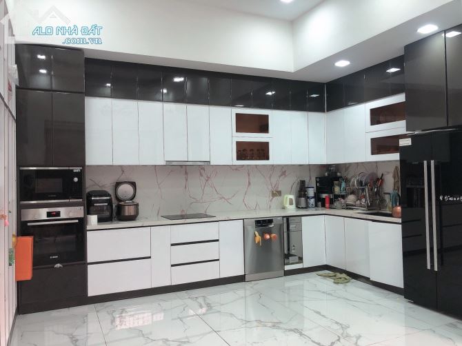 Biệt thự nghỉ dưỡng view sông Bình Thạnh tặng hồ cá KOI 200m2 ngang 10m siêu đẹp 32 tỷ. - 1